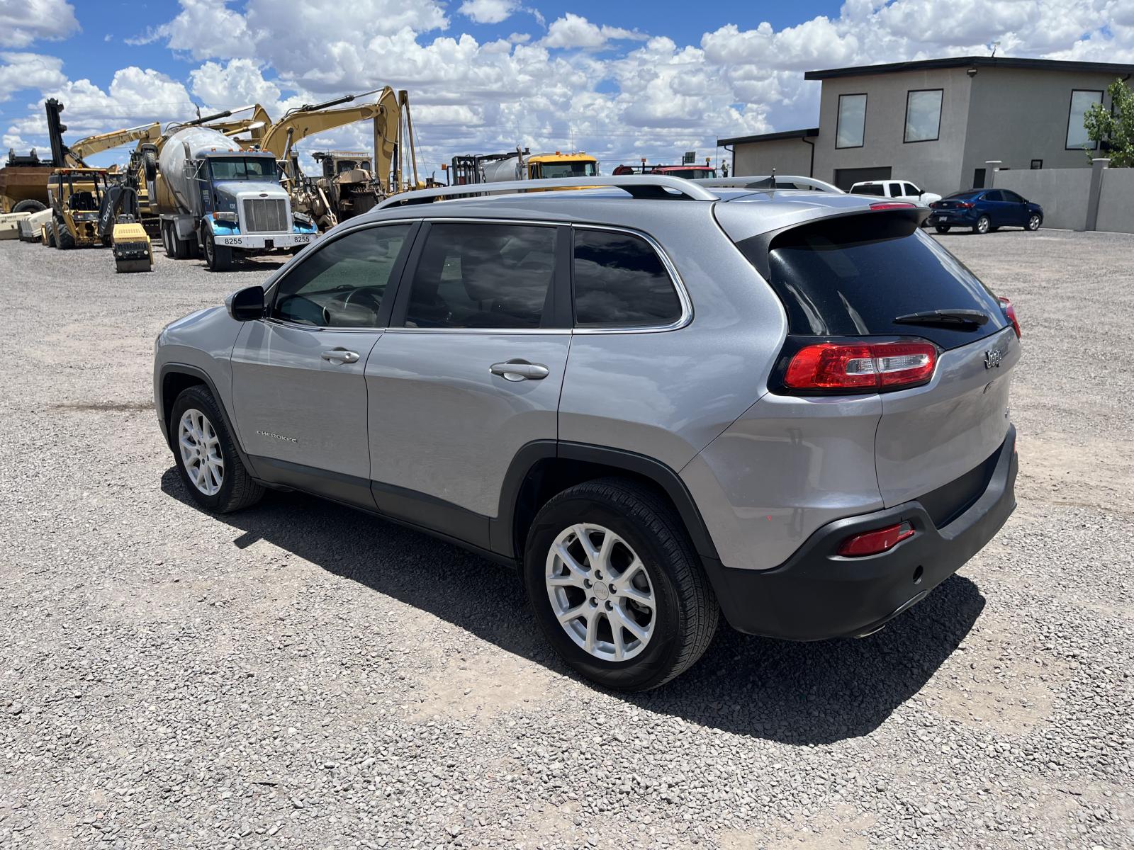 CAMIONETA JEEP CHEROKEE